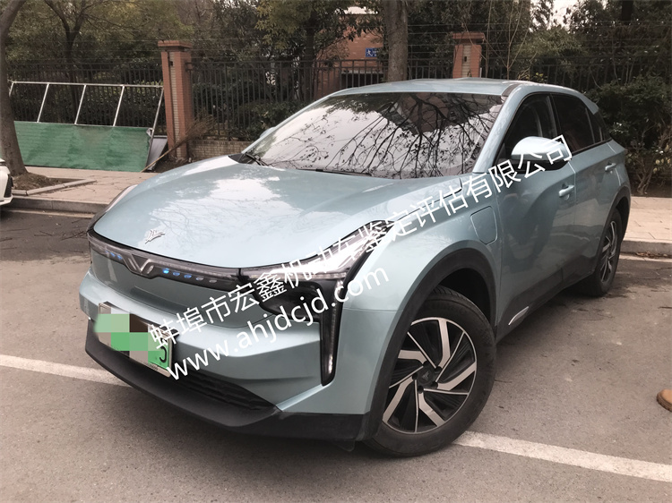 路怒癥駕駛機動車發(fā)生口角，惡意破壞車輛，導(dǎo)致車輛損壞。